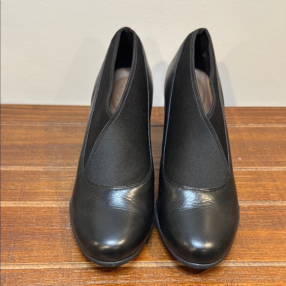 Clarks Shoes - Clark’s Artisan Booties Women’s 6.5 Black